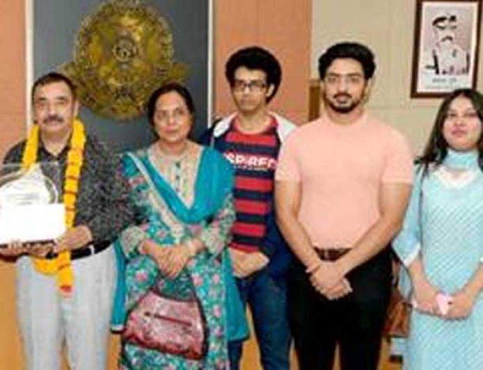 पुलिस मुख्यालय परिवार द्वारा 4 सेवानिवृत्त़ कर्मचारियों को दी गई भावभीनी विदाई