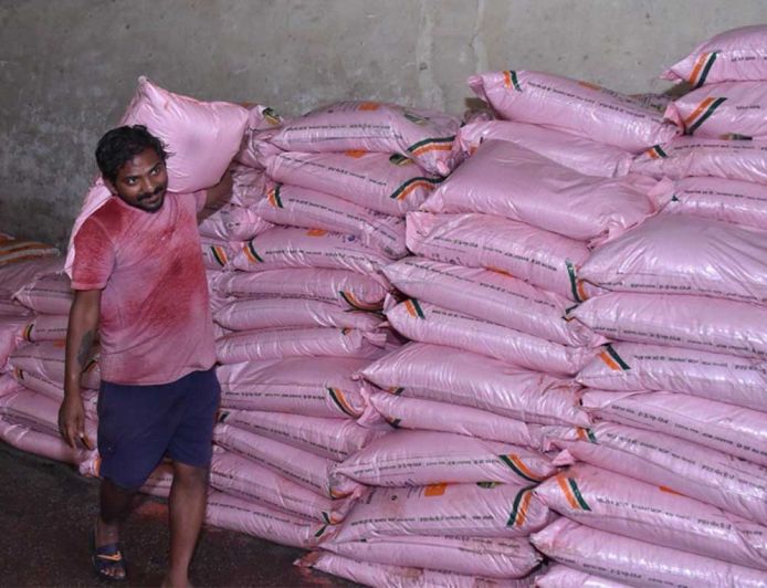 खरीफ में धान सहित दलहन-तिलहन फसलों में परम्परागत खाद के साथ वैकल्पिक खाद एवं नैनो यूरिया व डीएपी के उपयोग को दिया जा रहा बढ़ावा