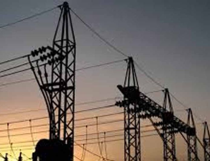 लखनऊ में बिजली संकट से हाहाकार, 40 हजार आबादी अंधेरे में रही, पानी की सप्लाई भी प्रभावित