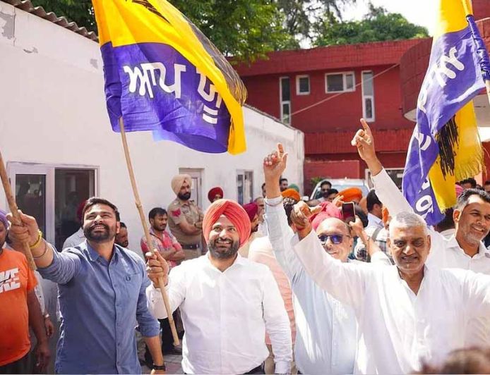 पंजाब में चुनावी जश्न पड़ा भारी, अकाली नेता और भतीजा गिरफ्तार; कई पर केस दर्ज