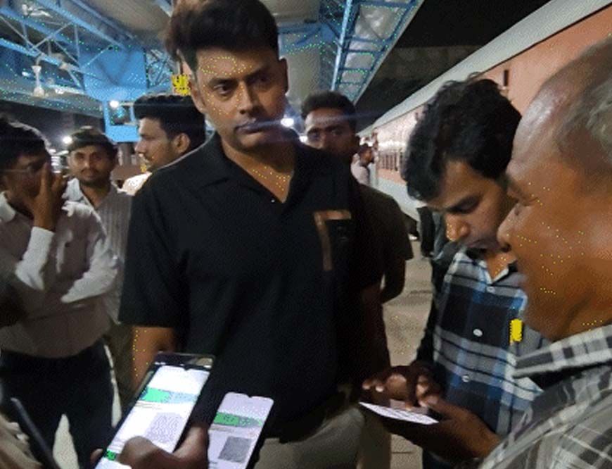 उज्जैन-नागदा में बच्चों की तस्करी का शक, ट्रेन से 26 नाबालिगों को छुड़ाया गया