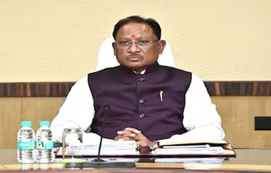 आम जनता से शालीनता से पेश आएं अधिकारी - मुख्यमंत्री