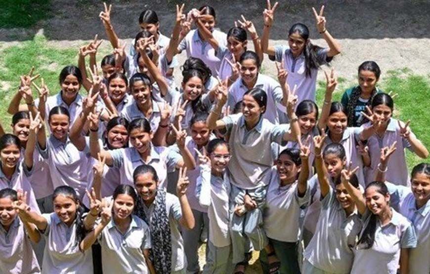 छत्तीसगढ़ 10वीं रिजल्ट: सरकारी स्कूलों से 81% टॉपर्स, 13 जिलों में से 5 में गर्ल्स टॉपर्स