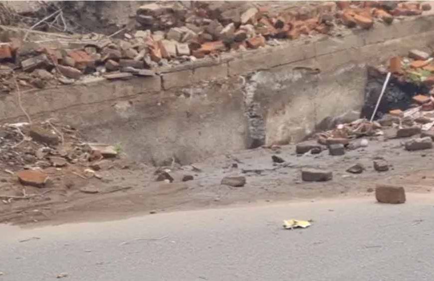 धनबाद में भारी बारिश से फिर भू-धंसान, सड़क पर बढ़ा खतरा