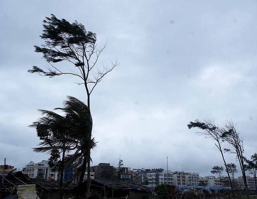 लखनऊ में मौसम का अलर्ट: तेज आंधी, बारिश और ओलावृष्टि की चेतावनी