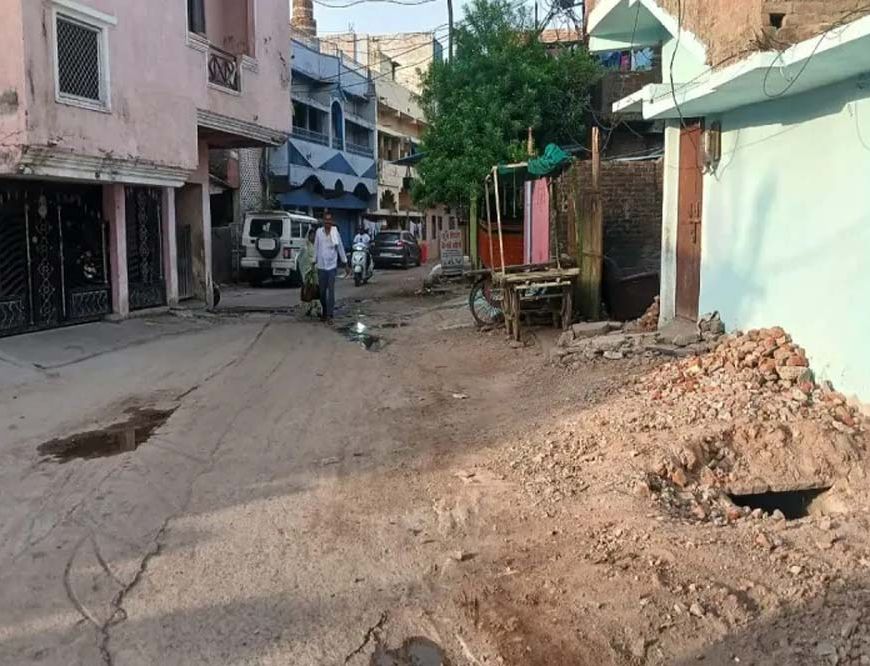 नालों की सफाई में रोड़ा बने अतिक्रमण, निकाय टीम के सामने बड़ी चुनौती