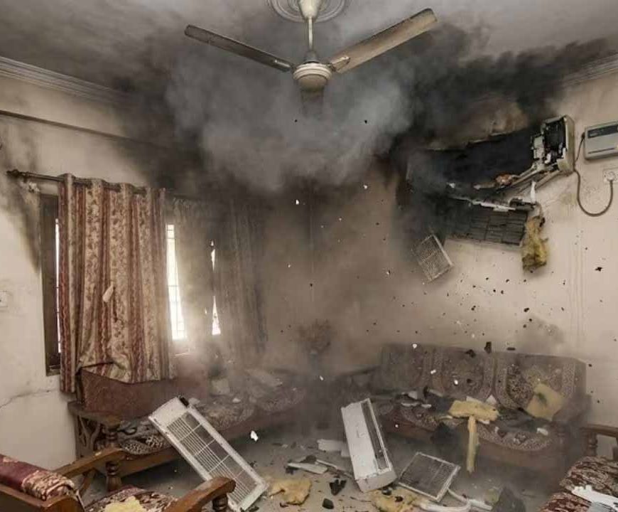 दिल्ली के विवेक विहार में AC ब्लास्ट से बड़ा हादसा! 9 लोगों की मौत, जानें कैसे होता है AC में आग लगने का खतरा