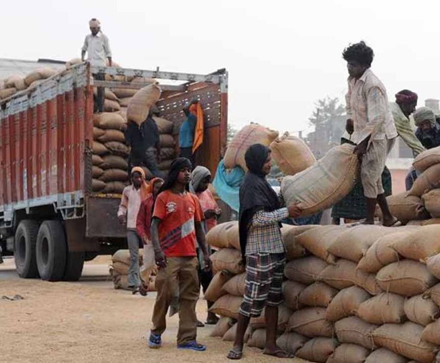 दुकान के सामने से ट्रक चोरी: गेहूं से भरे 438 कट्टे लेकर फरार चोर, 5.5 लाख का नुकसान