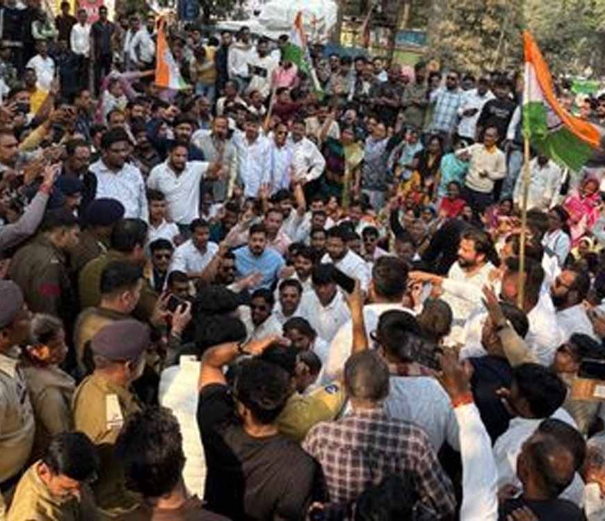 बिना अनुमति विरोध पर कार्रवाई: ग्रामीण कांग्रेस के 8 नेता गिरफ्तार