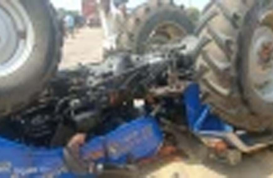 गोसलपुर में नेशनल हाईवे पर बस-ट्रैक्टर की भीषण टक्कर, 39 लोग घायल