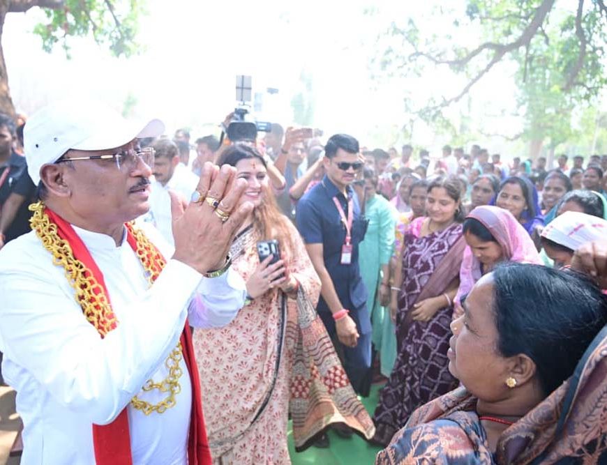 एक चौपाल ऐसा भी जहाँ खुशियों और तालियों की रही गूंज