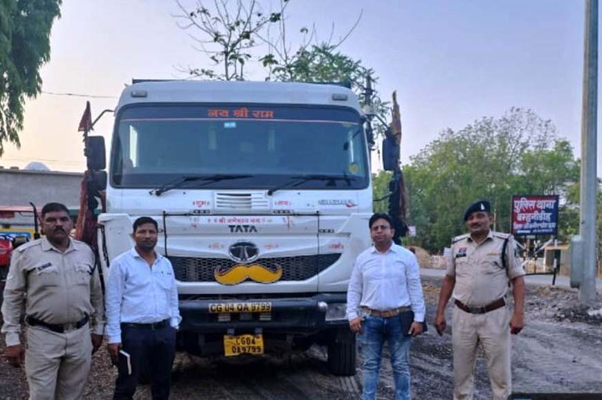 रेत के अवैध परिवहन पर बड़ी कार्रवाई, 6 हाइवा और 3 ट्रैक्टर जब्त
