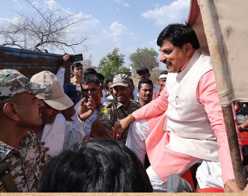 मुख्यमंत्री डॉ यादव अचानक पहुंचे उज्जैन और किया उपार्जन केंद्र का औचक निरीक्षण