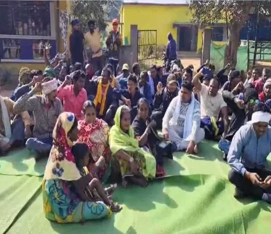 किसानों के बीच सांसद की फटकार से भड़के निरीक्षक, माइक छोड़कर बीच कार्यक्रम से निकले बाहर