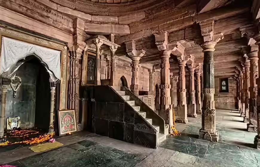 भोजशाला :सर्वे में मिले ऐतिहासिक तांबे के सिक्के और शिलालेख, ASI ने पेश की 2189 पेज की रिपोर्ट