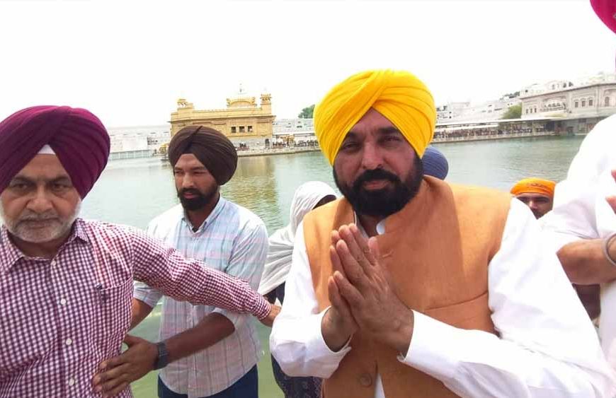 शुकराना यात्रा में अमृतसर पहुंचे CM मान, हरिमंदिर साहिब में टेका माथा, रईया में भव्य स्वागत