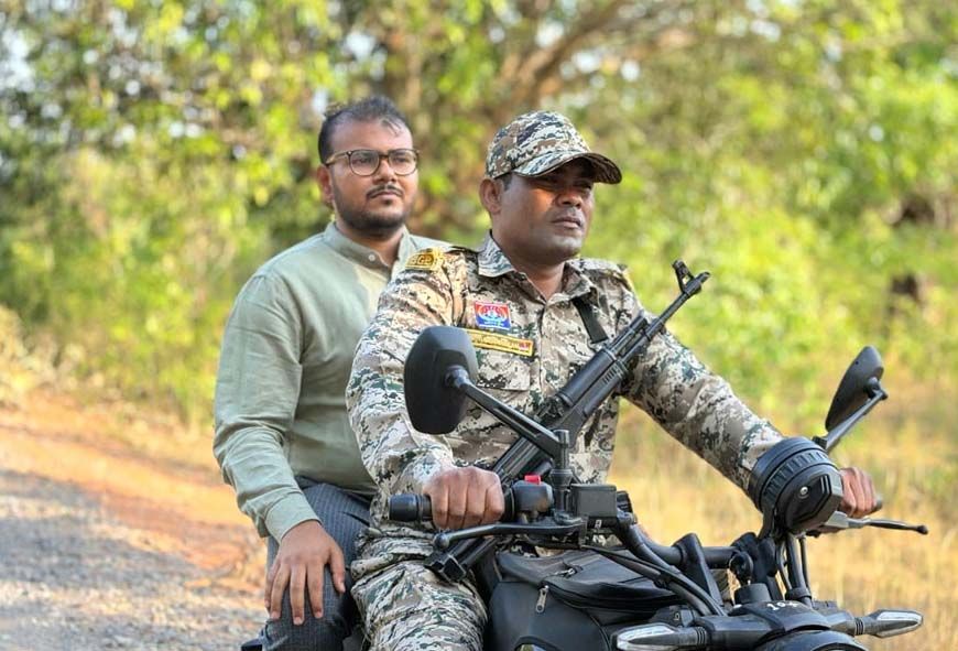 सुशासन की मोटरसाइकिल से दुर्गम पहाड़ों तक पहुँचे कलेक्टर-एसपी