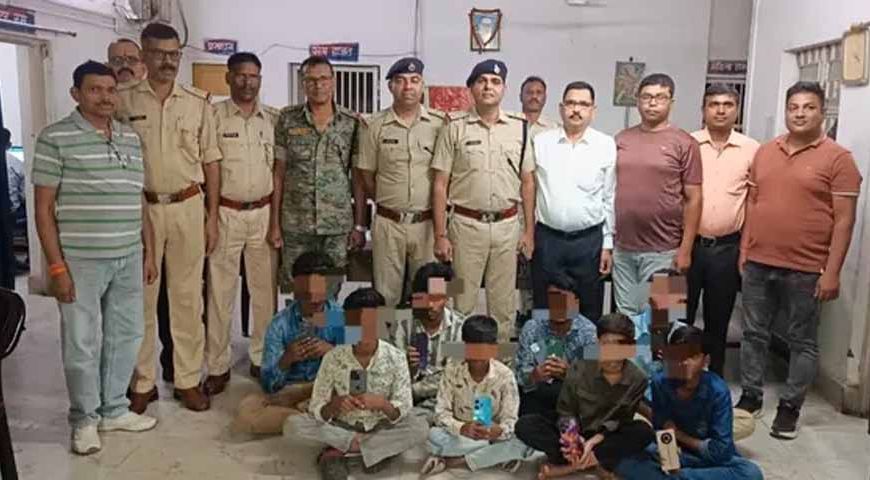 रांची रेलवे स्टेशन पर मोबाइल चोर गिरोह का भंडाफोड़, 8 गिरफ्तार
