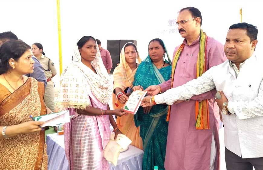 संवाद से संपूर्ण समाधान शिविर बना जनविश्वास का केंद्र, स्वास्थ्य मंत्री जायसवाल की मौजूदगी में सैकड़ों समस्याओं का त्वरित निराकरण
