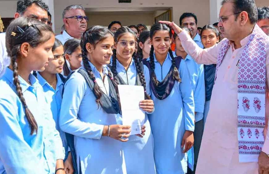 ‘गांव चली सरकार’ अभियान में सीएम भजनलाल शर्मा ने छात्राओं की मांग तुरंत पूरी की