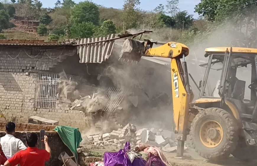 महामाया पहाड़ में अतिक्रमण हटाने बुलडोजर चला, डबरीपानी में पुलिस फोर्स तैनात; 157 लोगों का कब्जा हटाया जाएगा