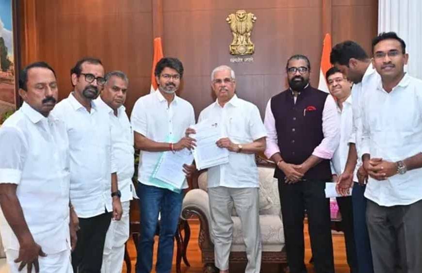 तमिलनाडु में सरकार बनाने की ओर विजय का बड़ा कदम, राज्यपाल से मिल पेश किया दावा