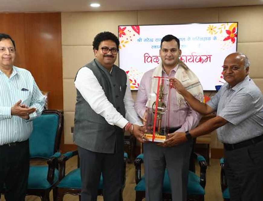 राज्यपाल के परिसहाय  नरेन्द्र रावत को दी गई भाव भीनी विदाई
