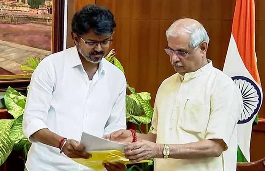 तमिलनाडु में सरकार गठन की हलचल तेज, चौथी बार राज्यपाल से मिले विजय