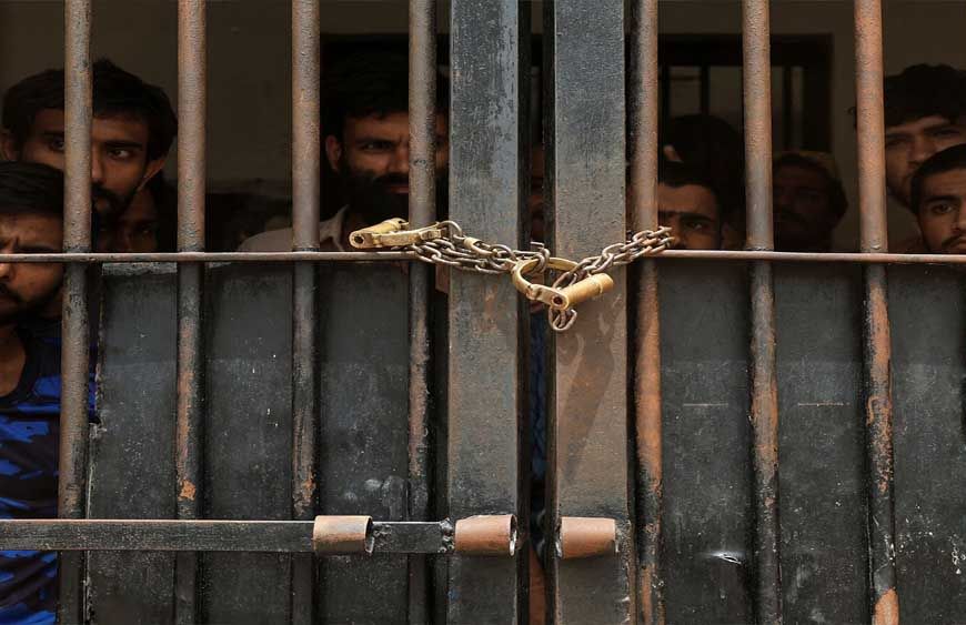 UAE ने रातों-रात पाकिस्तानियों को निकाला, ना कारण बताया ना मोहलत दी
