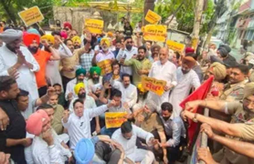 ED कार्रवाई के विरोध में AAP का बड़ा प्रदर्शन, भाजपा महासचिव के घर पहुंचे मंत्री और विधायक