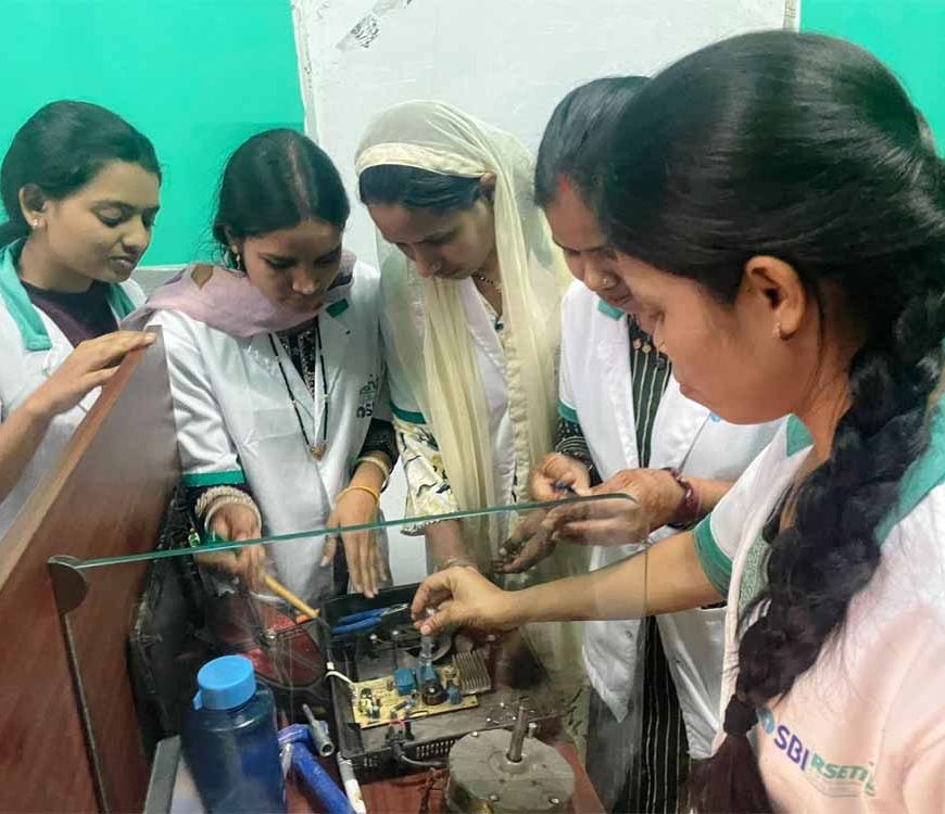 पुरूषों के वर्चस्व वाले एक और क्षेत्र में पैर जमाने महिलाएं तैयार