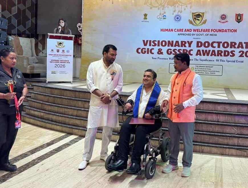 ​नई दिल्ली में आयोजित 'विजनरी डॉक्टरेट अवार्ड्स' में शामिल हुए बस्तर सांसद महेश कश्यप