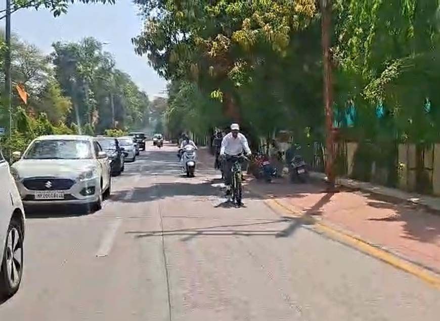 सरकारी गाड़ी छोड़ साइकिल से कोर्ट पहुंचे हाईकोर्ट जज, सादगी ने जीता लोगों का दिल