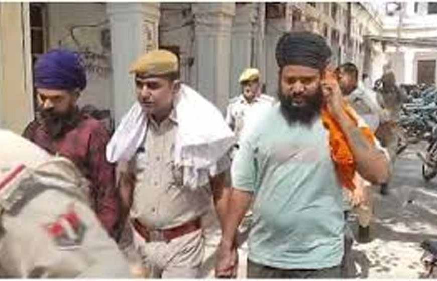 मॉडिफाइड साइलेंसर विवाद से शुरू हुआ गोविंदगढ़ बवाल, पुलिस पर हमला तक पहुंचा मामला