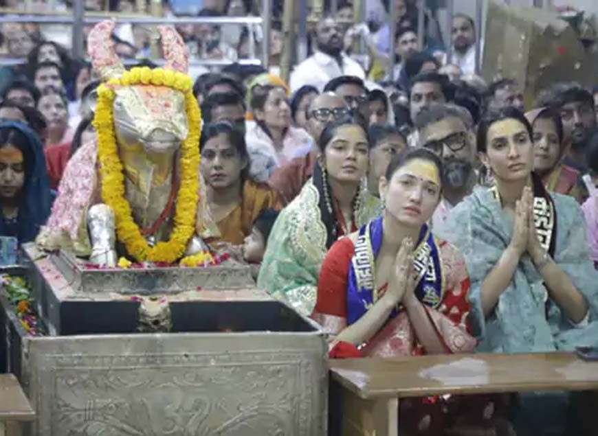 महाकाल की भक्ति में लीन दिखीं तमन्ना भाटिया: त्रिपुण्ड लगाकर भस्म आरती में हुईं शामिल