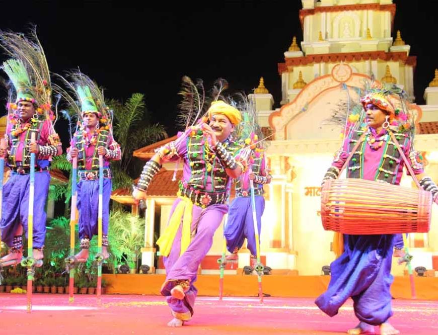 इंदौर मालवा महोत्सव में छाया रहा गेड़ी नृत्य का जादू