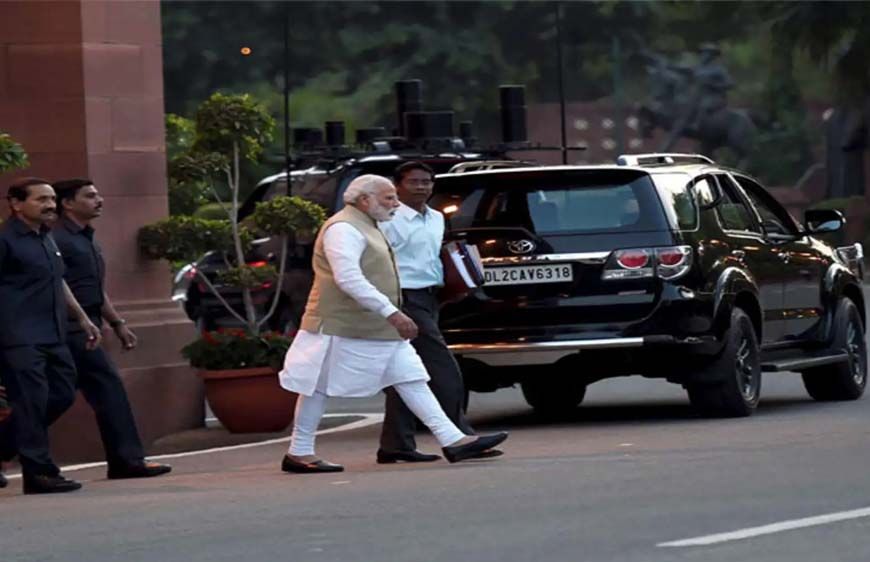 PM मोदी की सादगी की मिसाल: आधा किया अपना काफिला, SPG को दिए खास निर्देश