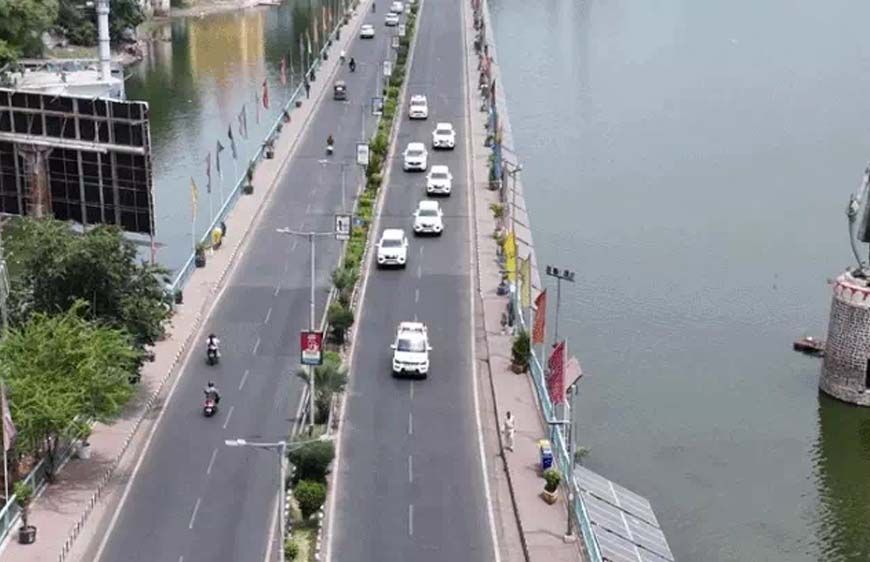 सादगी की मिसाल: सिर्फ 8 गाड़ियों के काफिले में निकले CM मोहन यादव, मंत्रियों ने भी घटाया लाव-लश्कर