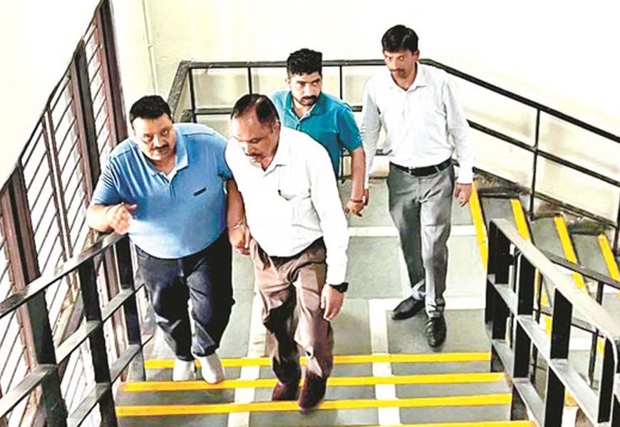 चंडीगढ़ में 13 लाख रिश्वत कांड: दो ठेकेदार समेत तीन गिरफ्तार, पिता-पुत्र CBI रिमांड पर