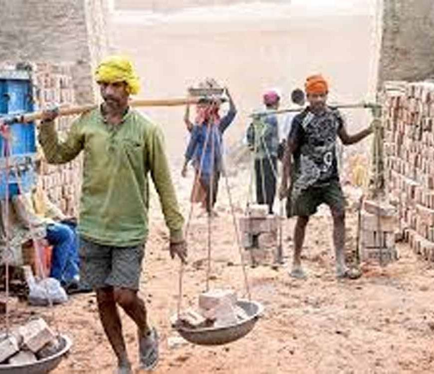 उत्तर प्रदेश में निर्माण श्रमिकों के पंजीकरण की प्रक्रिया हुई सरल, आधार और 90 दिन कार्य अनुभव पर्याप्त