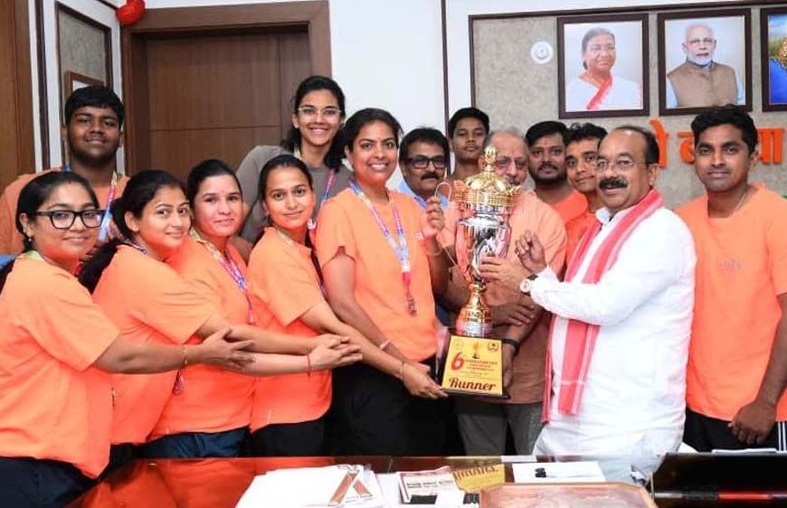 उप मुख्यमंत्री अरुण साव से फेडरेशन कप मिक्स्ड नेटबॉल चैंपियनशिप में रजत पदक जीतने वाले खिलाड़ियों ने की मुलाकात