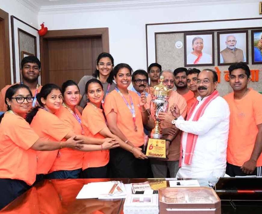 उप मुख्यमंत्री  अरुण साव से फेडरेशन कप मिक्स्ड नेटबॉल चैंपियनशिप में रजत पदक जीतने वाले खिलाड़ियों ने की मुलाकात