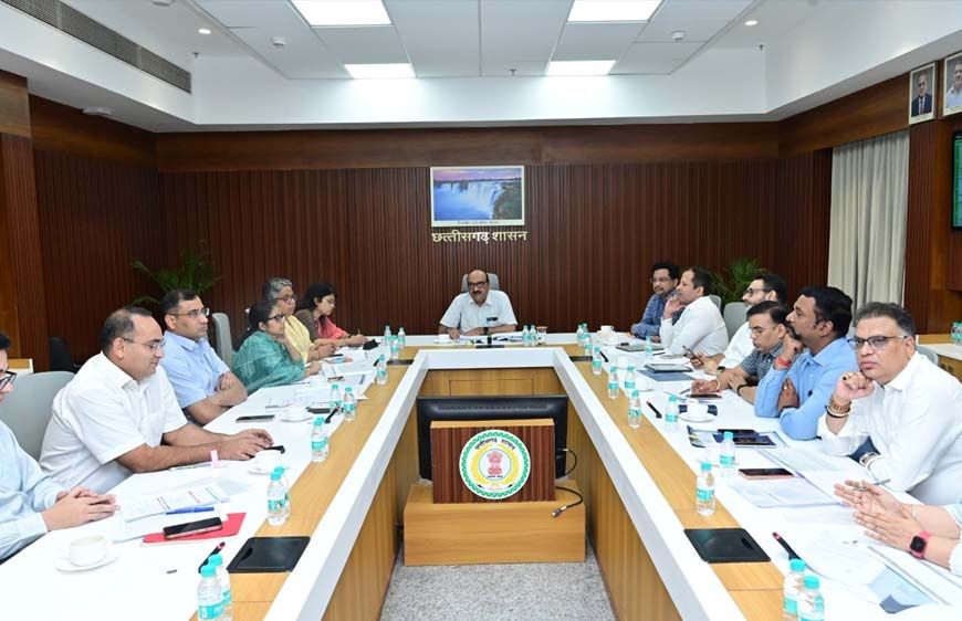 मुख्य सचिव ने की महत्वपूर्ण योजनाओं के क्रियान्वयन की समीक्षा, डेटा आधारित निगरानी पर जोर