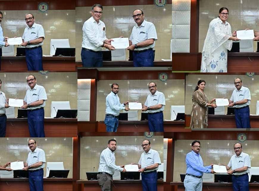 मुख्य सचिव ने ई-ऑफिस एवं समयबद्धता के लिए अधिकारी और कर्मचारियों को  दिए प्रशंसा पत्र