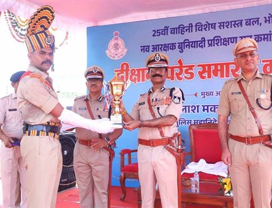 डीजीपी  कैलाश मकवाणा के मुख्य आतिथ्य में विशेष सशस्‍त्र बल के नव आरक्षकों का दीक्षांत समारोह आयोजित