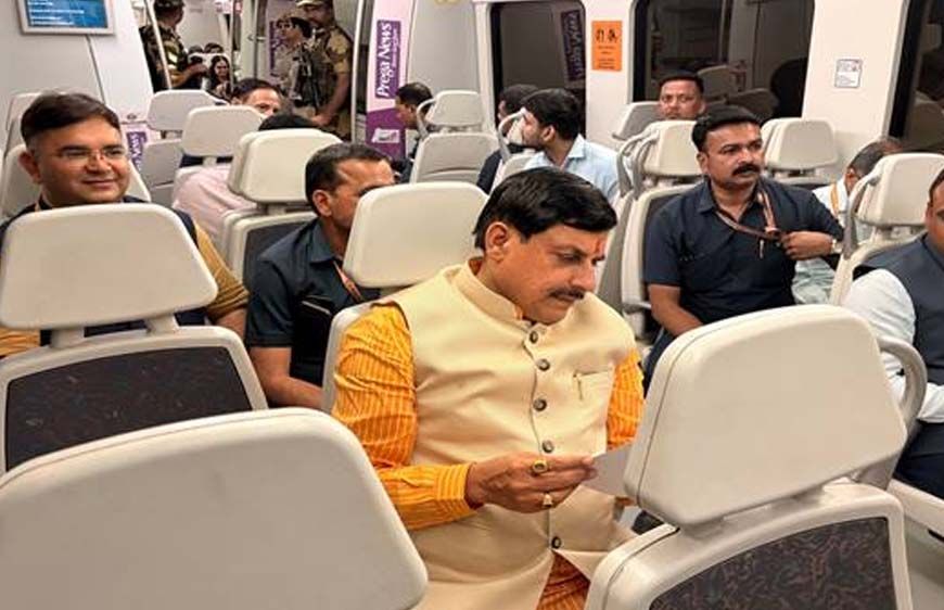 मुख्यमंत्री डॉ. यादव ने दिल्ली मेट्रो में किया सफर