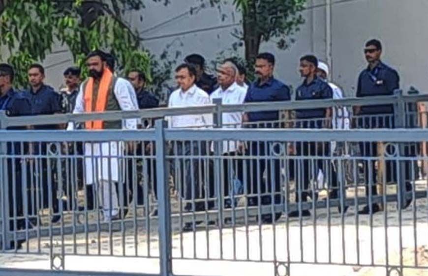 ‘नो व्हीकल डे’ पर पैदल सचिवालय पहुंचे CM, सम्राट चौधरी ने भी छोड़ी गाड़ी