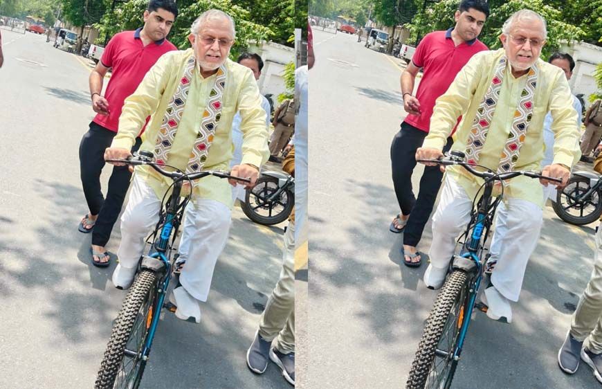 सीएम योगी की प्रेरणा से ईंधन बचत अभियान को मिली नई रफ्तार, साइकिल से विधानसभा पहुंचे वित्त मंत्री