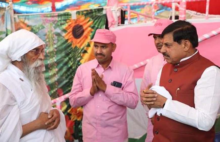 गुरुदेव के आशीर्वाद से ही सनातन और सत्य मार्ग का अनुसरण करने की प्रेरणा मिलती है : मुख्यमंत्री डॉ. यादव