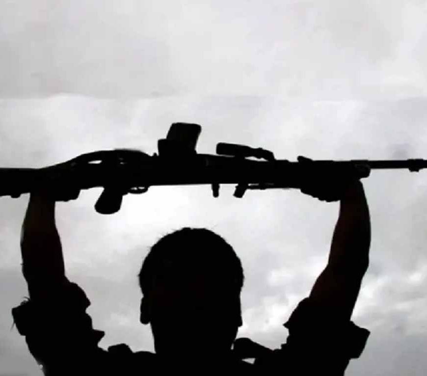 माओवादी संगठन को बड़ा झटका, 20 लाख के इनामी नरहरि और पत्नी ने किया सरेंडर